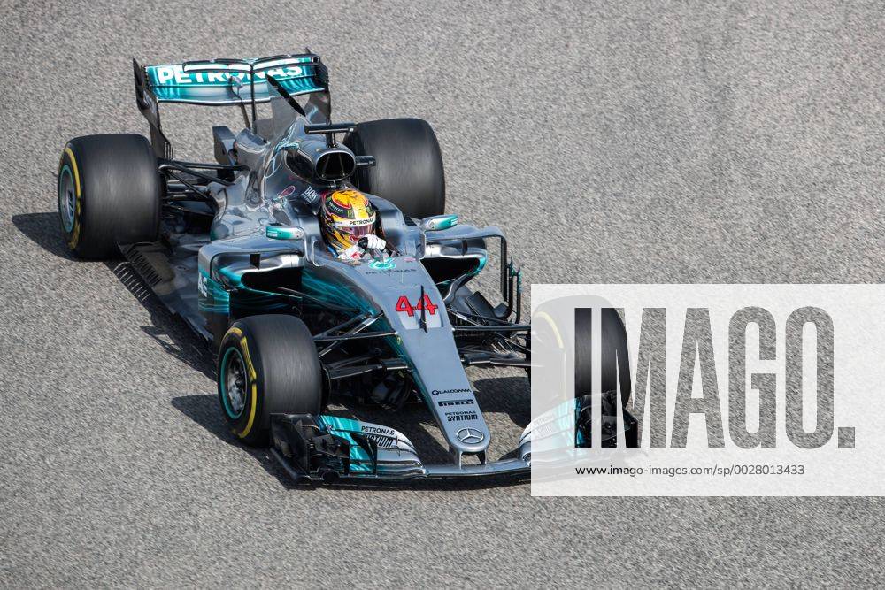 Motorsports: FIA Formula One World Championship WM Weltmeisterschaft 2017, Grand Prix of Bahrain, 44 Lewis Hamilton (GBR, Mercedes AMG Petronas F1 Team), Sakhir Bahrain ZWEIx
