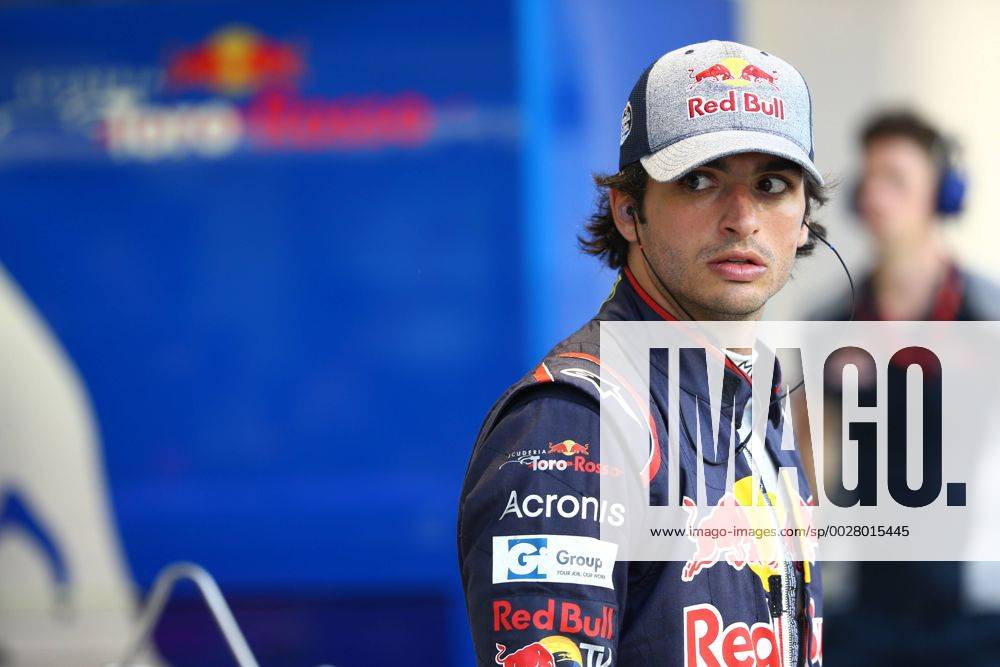 Bahrain Grand Prix, Sakhir 13 - 16 April 2017 14.04.2017 - Free Practice 2, Carlos Sainz Jr (ESP) Scuderia Toro Rosso STR12