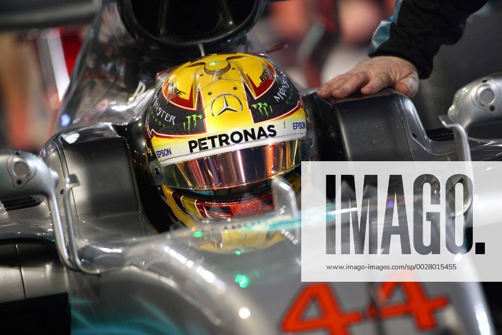 Bahrain Grand Prix, Sakhir 13 - 16 April 2017 14.04.2017 - Free Practice 2, Lewis Hamilton (GBR) Mercedes AMG F1 W08