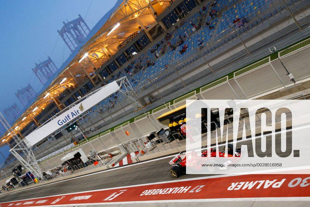 Motorsports: FIA Formula One World Championship WM Weltmeisterschaft 2017, Grand Prix of Bahrain, 5 Sebastian Vettel (GER, Scuderia Ferrari) Sakhir Bahrain ZWEIx