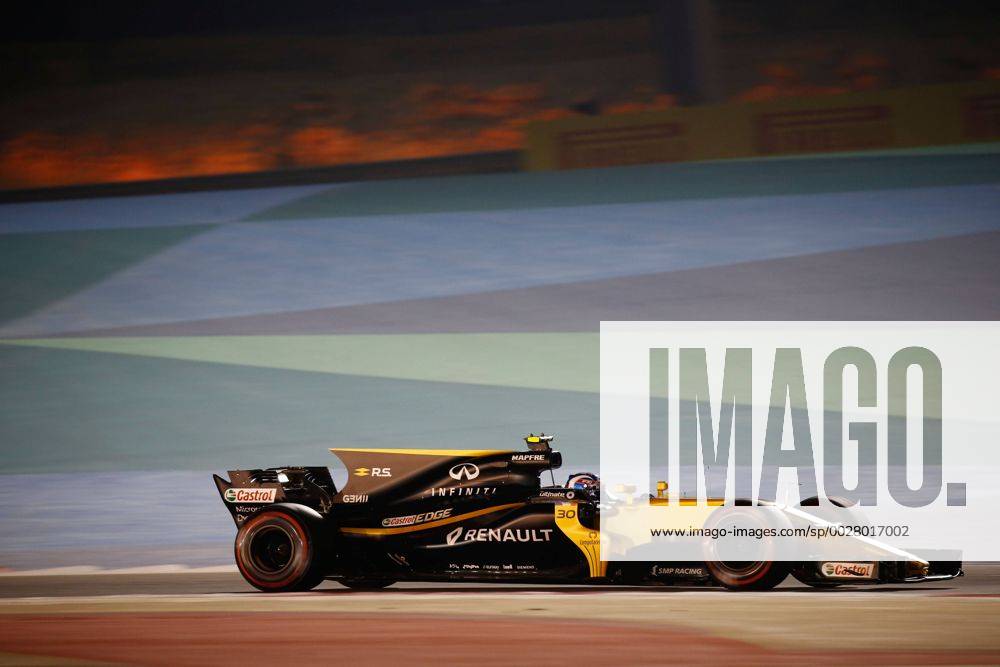 Motorsports: FIA Formula One World Championship WM Weltmeisterschaft 2017, Grand Prix of Bahrain, 30 Jolyon Palmer (GBR, Renault F1 Team), Sakhir Bahrain ZWEIx