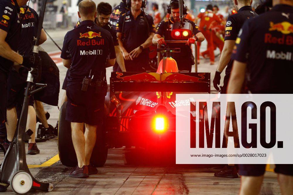 Motorsports: FIA Formula One World Championship WM Weltmeisterschaft 2017, Grand Prix of Bahrain, 44 Lewis Hamilton (GBR, Mercedes AMG Petronas F1 Team), Sakhir Bahrain ZWEIx