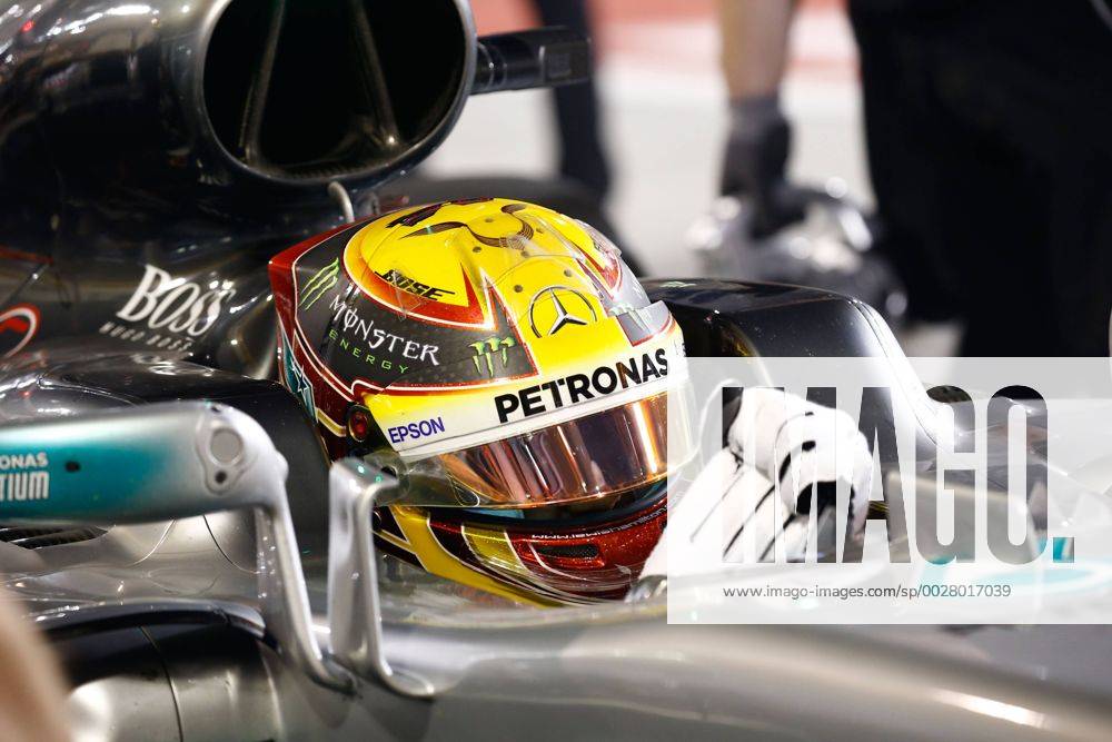 Motorsports: FIA Formula One World Championship WM Weltmeisterschaft 2017, Grand Prix of Bahrain, 44 Lewis Hamilton (GBR, Mercedes AMG Petronas F1 Team), Sakhir Bahrain ZWEIx