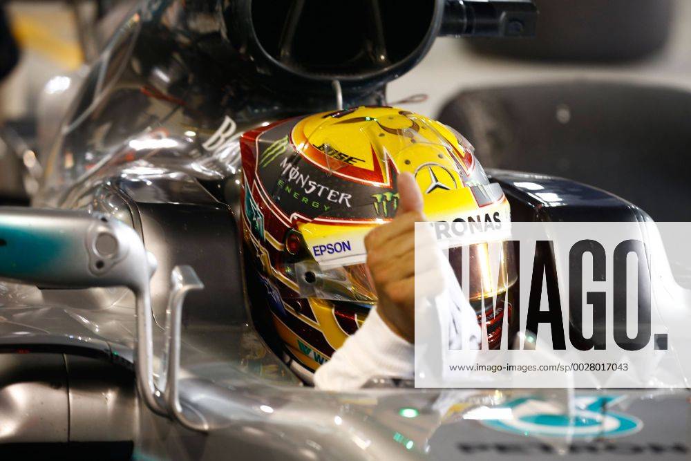 Motorsports: FIA Formula One World Championship WM Weltmeisterschaft 2017, Grand Prix of Bahrain, 44 Lewis Hamilton (GBR, Mercedes AMG Petronas F1 Team), Sakhir Bahrain ZWEIx