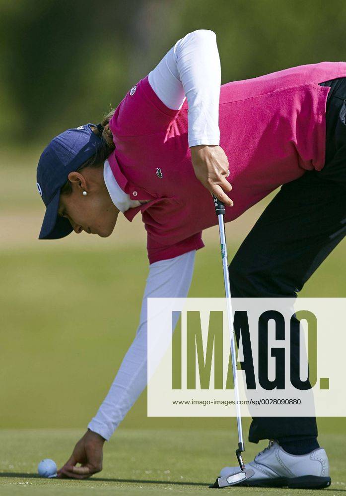 Spanish golfer Azahara Munoz during the first day of the Mediterranean Ladies Golf Open at Terramar Golf Club in Sitges, Barcelona, northeastern Spain, 20 April 2017. The tournament tuns until the upcoming 23 April. MEDITERRANEAN LADIES OPEN !ACHTUNG: NUR REDAKTIONELLE NUTZUNG!