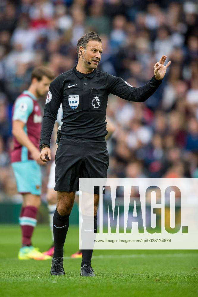 Match referee Mark Clattenburg during the Premier League match between West Bromwich Albion and West Ham United at The Hawthorns, West Bromwich, England on 17 September 2016.