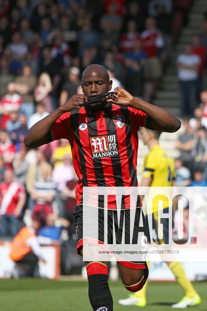 Football - 2016 2017 Premier League - AFC Bournemouth vs. Middlesbrough Bournemouth s Benik Afobe kisses his black arm band, worn in a mark of respect to Ugo Ehiogu after scoring at the Vitality Stadium (Dean Court) Bournemouth COLORSPORT SHAUN BOGGUST