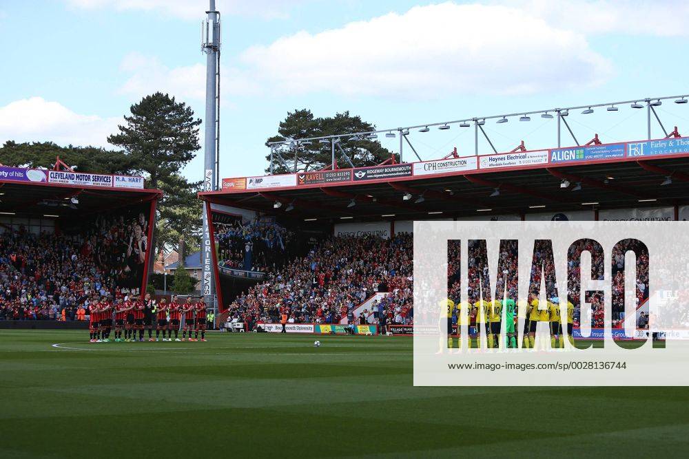 Football - 2016 2017 Premier League - AFC Bournemouth vs. Middlesbrough The teams stand for a minutes applause before kick off to remember and celebrate the life of Ugo Ehiogu at the Vitality Stadium (Dean Court) Bournemouth COLORSPORT SHAUN BOGGUST