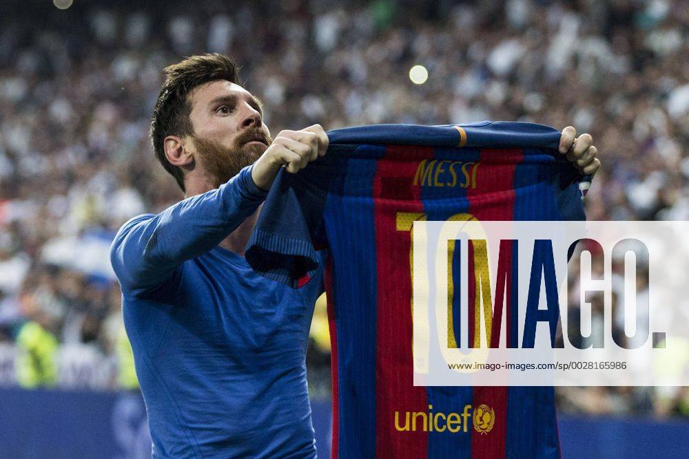 Themen der Woche - - SPORT Leo Messi of FC Barcelona Barca celebrates after scoring a goal during the match of La Liga between Real Madrid and Futbol Club Barcelona at Santiago Bernabeu Stadium in Madrid, Spain. April 23, 2017. (20170423050)