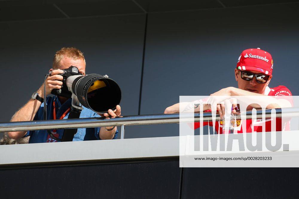 Formel 1, GP von Russland SOCHI, RUSSIA - APRIL 27, 2017: Scuderia Ferrari F1 team driver Kimi Raikkonen (R) in a paddock area at the Sochi Autodrom racing circuit ahead of the 2017 Formula One Russian Grand Prix. Vyacheslav Prokofyev TASS TS049DA2