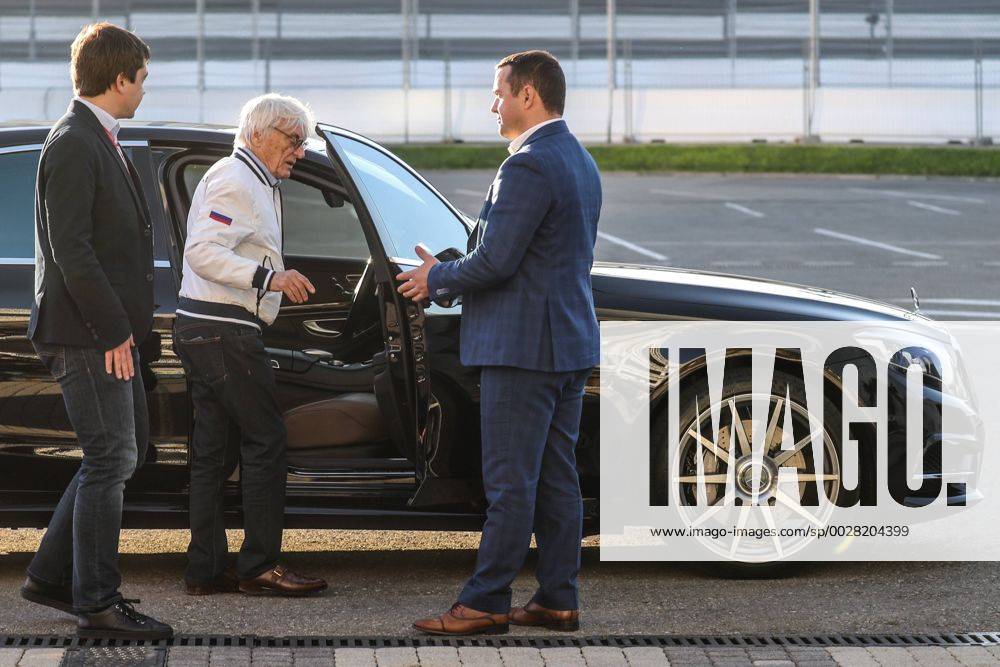 Formel 1, GP von Russland SOCHI, RUSSIA - APRIL 27, 2017: Bernard Charles Bernie Ecclestone (C), president of the Formula One Management and Formula 1 Administration (FOA), and Formula 1 Russian Grand Prix promoter Sergey Vorobyev (L) in a paddock at the Sochi Autodrom racing circuit ahead of the 2017 Formula One Russian Grand Prix. Vyacheslav Prokofyev TASS TS049E6C