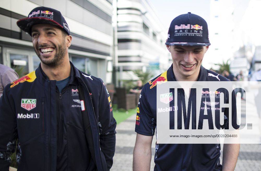 Formel 1, GP von Russland Motorsports: FIA Formula One World Championship WM Weltmeisterschaft 2017, Grand Prix of Russia, 3 Daniel Ricciardo (AUS, Red Bull Racing), 33 Max Verstappen (NDL, Red Bull Racing), Sotschi Russia ZWEIx