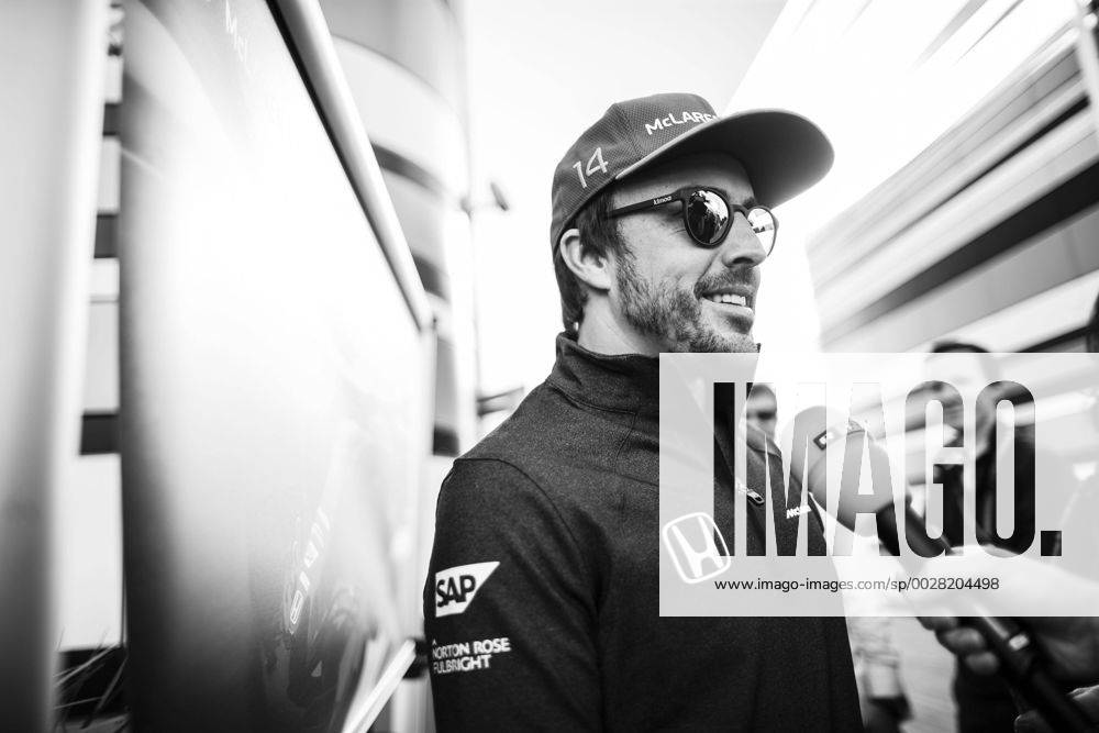 Formel 1, GP von Russland Motorsports: FIA Formula One World Championship WM Weltmeisterschaft 2017, Grand Prix of Russia, 14 Fernando Alonso (ESP, McLaren Honda), Sotschi Russia ZWEIx