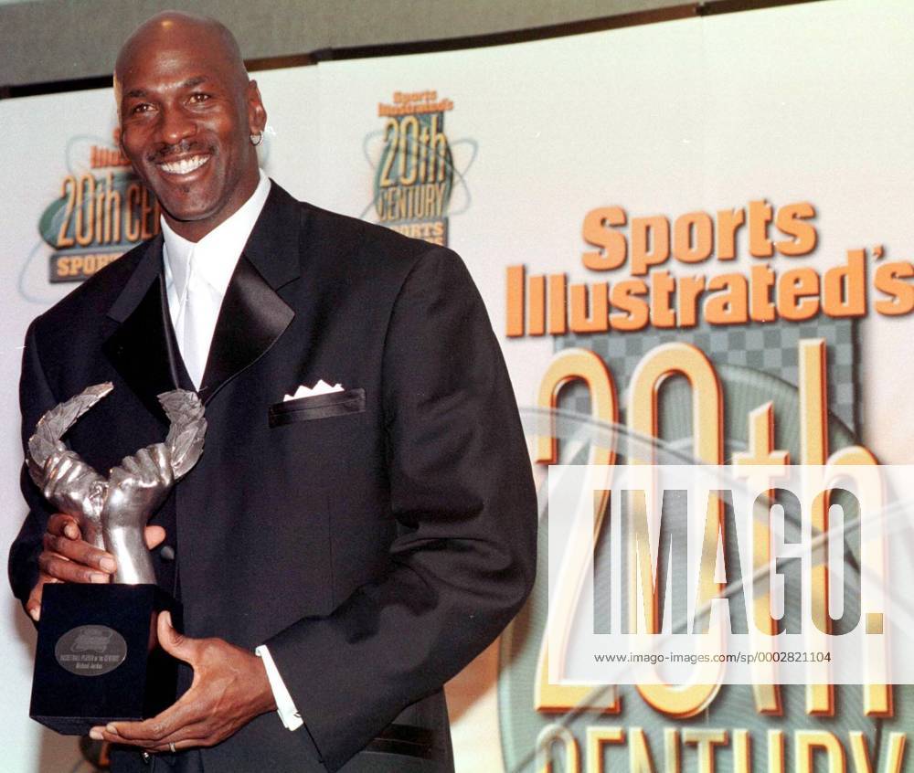 Michael Jordan (USA) wird von der Zeitschrift Sports Illustrated als größten Basketballer des 20. Jahrhunderts ausgezeichnet - (nyp99120318) Basketball Herren NBA 1999 Einzelbild New York, NY, N Y Freude, Basketball Herren NBA 1999 Einzelbild New York, NY, N Y Freude,