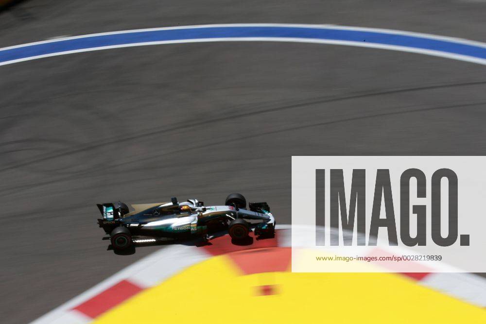 Motorsports: FIA Formula One World Championship WM Weltmeisterschaft 2017, Grand Prix of Russia, 44 Lewis Hamilton (GBR, Mercedes AMG Petronas F1 Team), Sotschi Russia ZWEIx