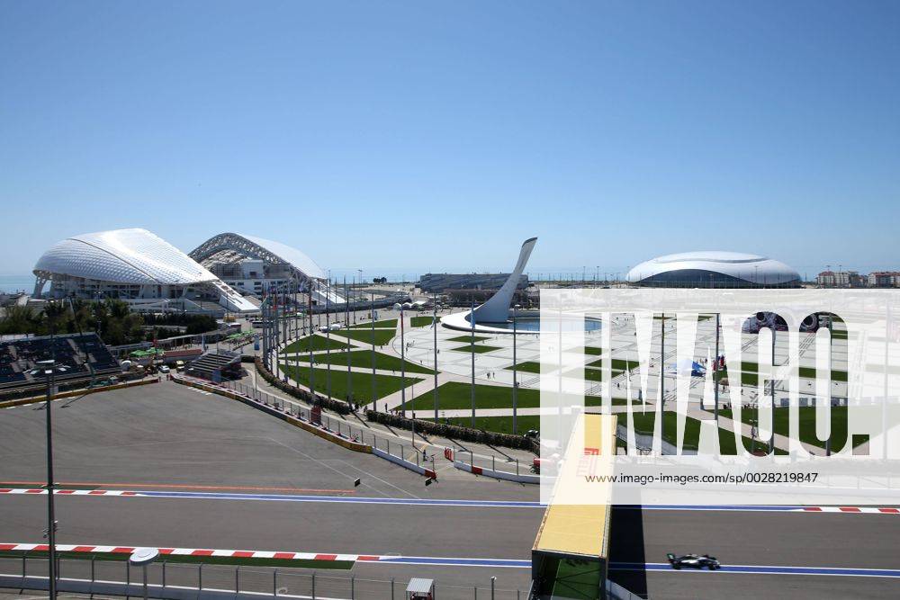 Motorsports: FIA Formula One World Championship WM Weltmeisterschaft 2017, Grand Prix of Russia, 44 Lewis Hamilton (GBR, Mercedes AMG Petronas F1 Team), Start Sotschi Russia ZWEIx