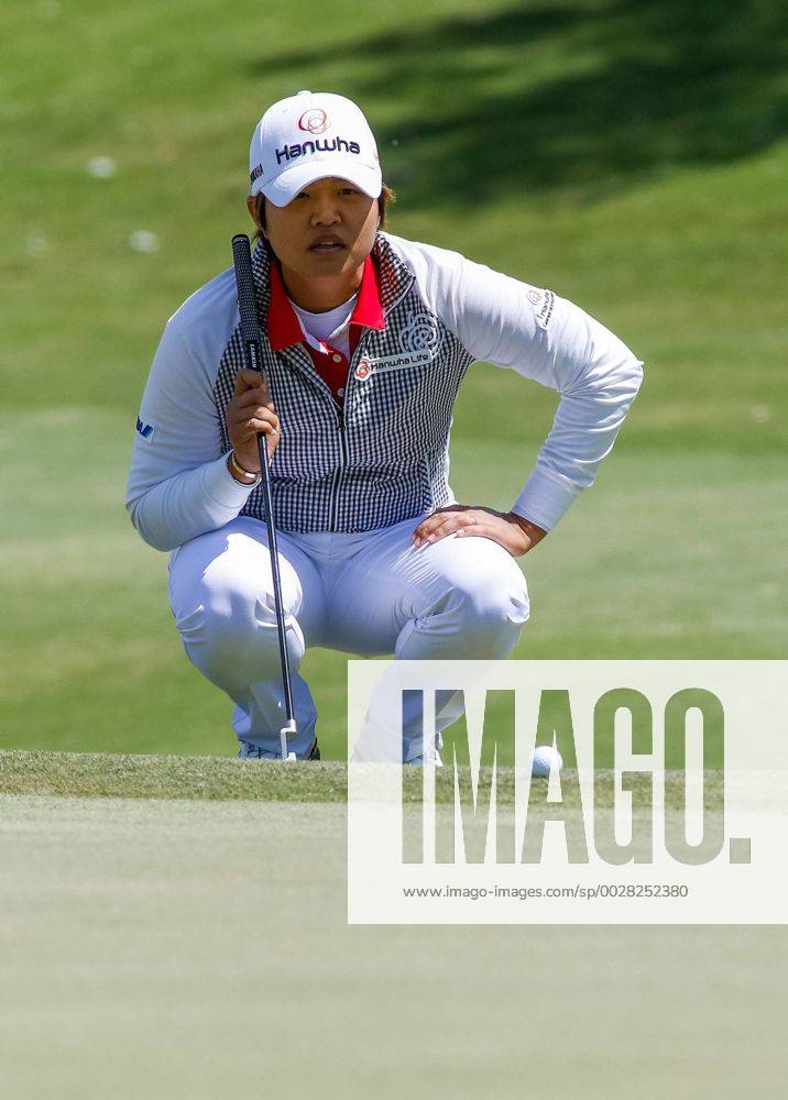 Irving, TX, USA - Haru Nomura lines up her putt on the ninth hole during the final round of the Volunteers of America Texas Shootout on Sunday, April 30, 2017 at Las Colinas Country Club in Irving, Texas. Final Round of the LPGA Golf Damen Texas Shootout - ZUMAm67_ 20170430_zaf_m67_145