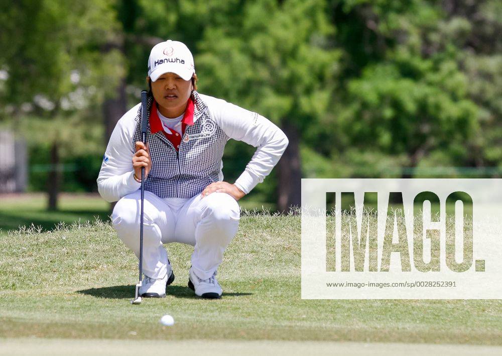 Irving, TX, USA - Haru Nomura lines up her putt on the eighth hole during the final round of the Volunteers of America Texas Shootout on Sunday, April 30, 2017 at Las Colinas Country Club in Irving, Texas. Final Round of the LPGA Golf Damen Texas Shootout - ZUMAm67_ 20170430_zaf_m67_156