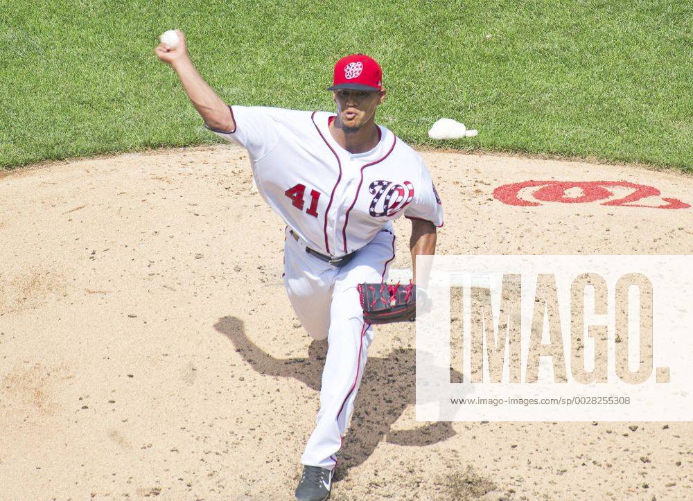 Washington, District of Columbia, United States of America - Washington Nationals starting pitcher Joe Ross (41) pitches in the third inning against the New York Mets at Nationals Park in Washington, D.C. on Sunday, April 30, 2017. The Nationals won the game 23 - 5..Credit: CNP New York Mets vs Washington Nationals - ZUMAs152 78320094st