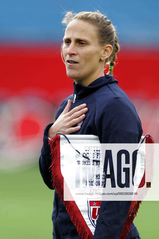 Kristine Lilly (USA) - Nationalhymne - (Icon918b92315) Fußball Länderspiel Damen Freundschaftsspiel 2007, Test, Testspiel, Nationalteam, Frauen, Frauenfußball Porträt Foxboro Fußball Länderspiel Damen Freundschaftsspiel 2007, Test, Testspiel, Nationalteam, Frauen, Frauenfußball Porträt Foxboro