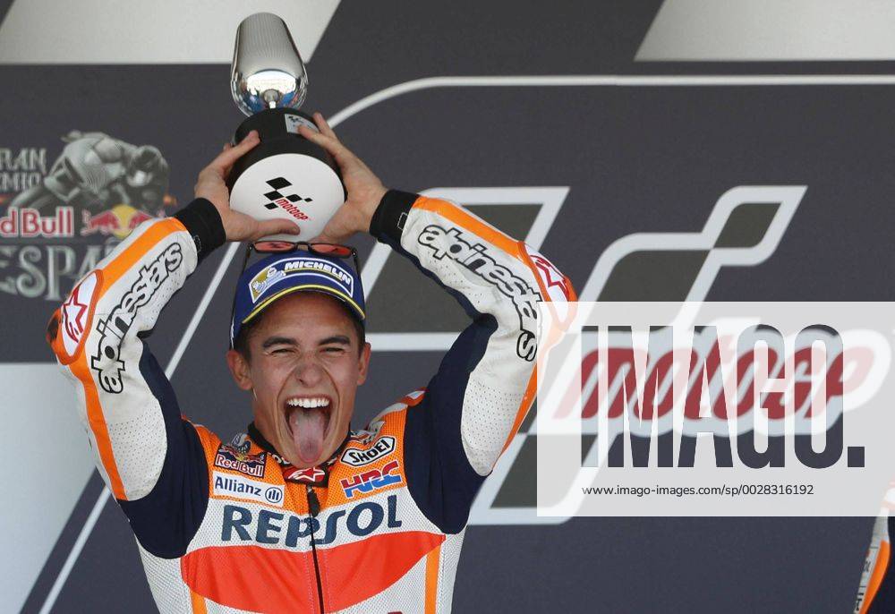 Themen der Woche - - SPORT Spanish MotoGP rider Marc Marquez, of Repsol Honda team, celebrates on podium after finishing in second position in Spain s GP race at Jerez de la Frontera s track, southern Spain, 07 May 2017. Spanish Dani Pedrosa won and Spaniard Jorge Lorenzo was third. Spain s GP race !ACHTUNG: NUR REDAKTIONELLE NUTZUNG!