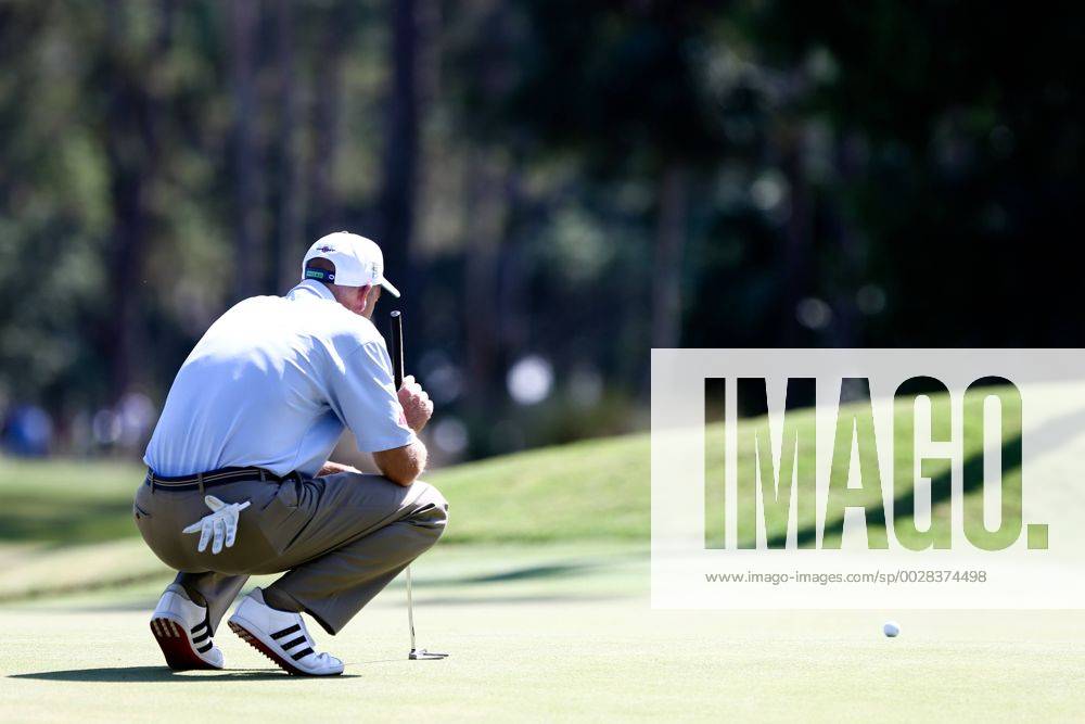 Ponte Vedra Beach, Florida, United States - Jim Furyk lines up a putt on the 10th green during the second round of The PLAYERS Championship at TPC Sawgrass. Golf 2017: The PLAYERS Championship - Round 2 - ZUMAw109 20170512_zap_w109_057