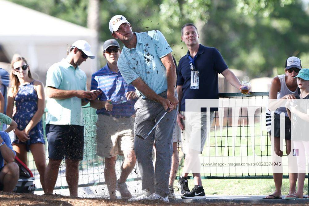 Ponte Vedra Beach, Florida, United States - Lucas Glover hits out of the rough on the 9th hole during the second round of The PLAYERS Championship at TPC Sawgrass. Golf 2017: The PLAYERS Championship - Round 2 - ZUMAw109 20170512_zap_w109_070