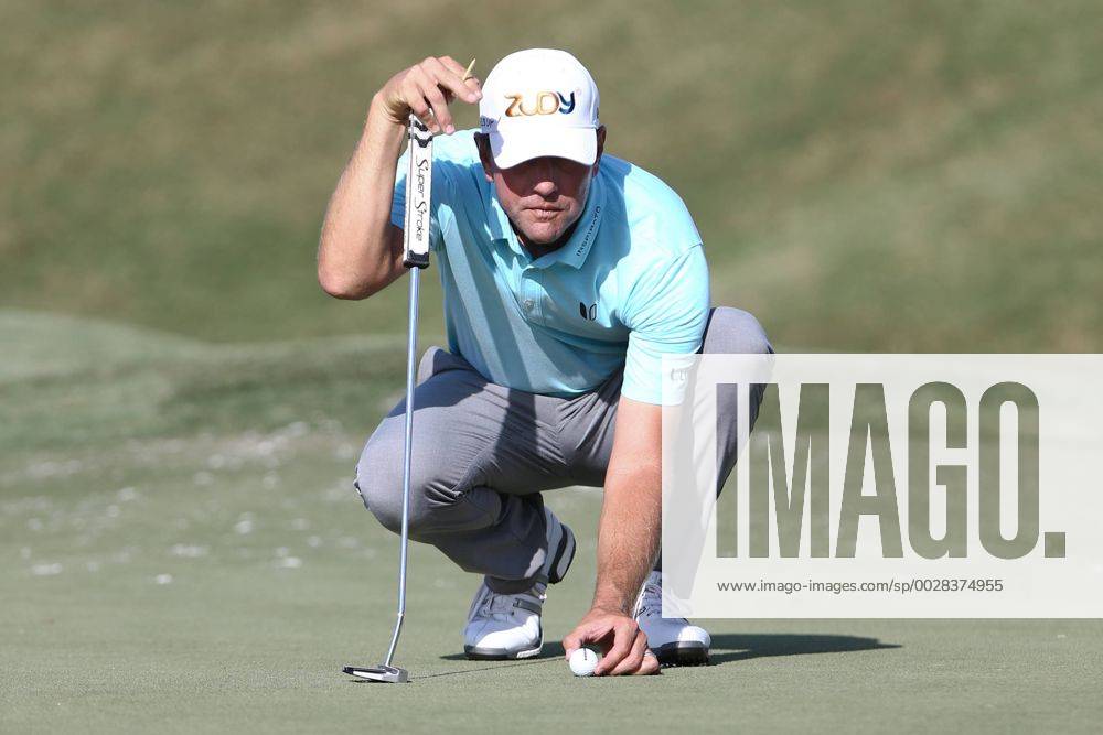 Ponte Vedra Beach, Florida, United States - Lucas Glover lines up a putt on the 9th green during the second round of The PLAYERS Championship at TPC Sawgrass. Golf 2017: The PLAYERS Championship - Round 2 - ZUMAw109 20170512_zap_w109_075