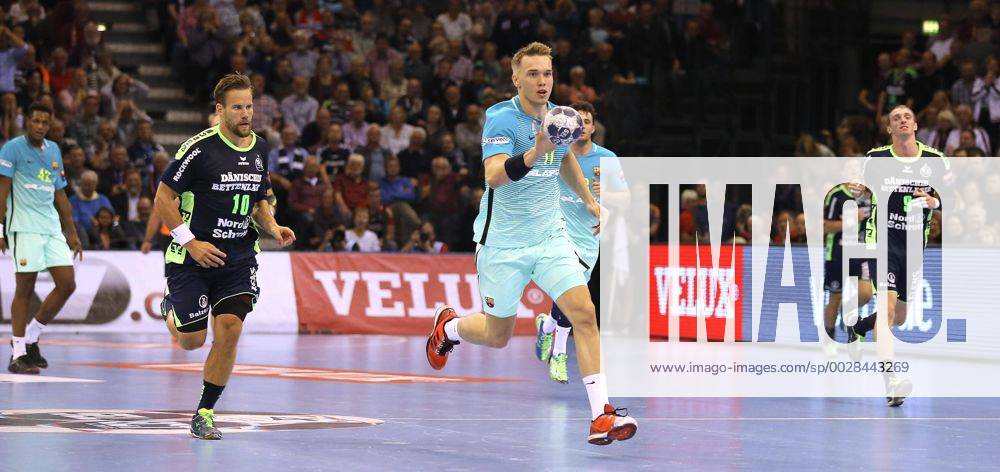 Foto : am Ball Lasse Andersson Barca Handball Herren am 05.10.2016 Champions - League SG Flensburg - CF Barcelona