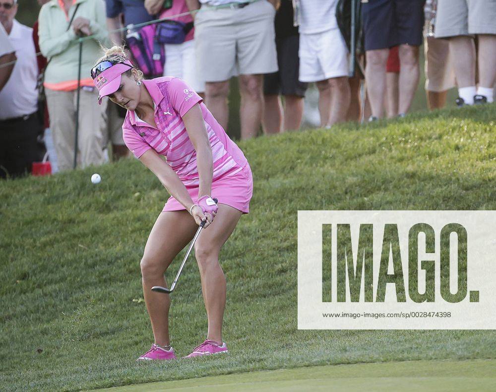 Lexi Thompson chips onto the 17th green during the third round of the Kingsmill Championship on the Kingsmill Resort River Course in Williamsburg, Virginia. CSM LPGA Golf Damen 2017: Kingsmill Championship MAY 20 - ZUMAc04_ 20170520_zaf_c04_078