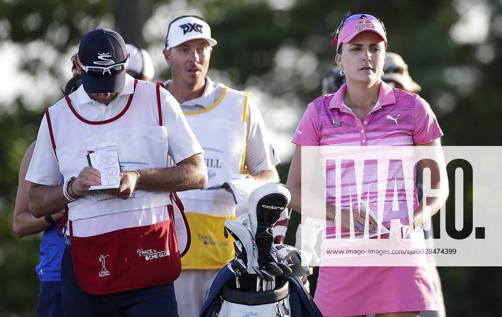 Lexi Thompson looks down the 18th fairway during the third round of the Kingsmill Championship on the Kingsmill Resort River Course in Williamsburg, Virginia. CSM LPGA Golf Damen 2017: Kingsmill Championship MAY 20 - ZUMAc04_ 20170520_zaf_c04_079