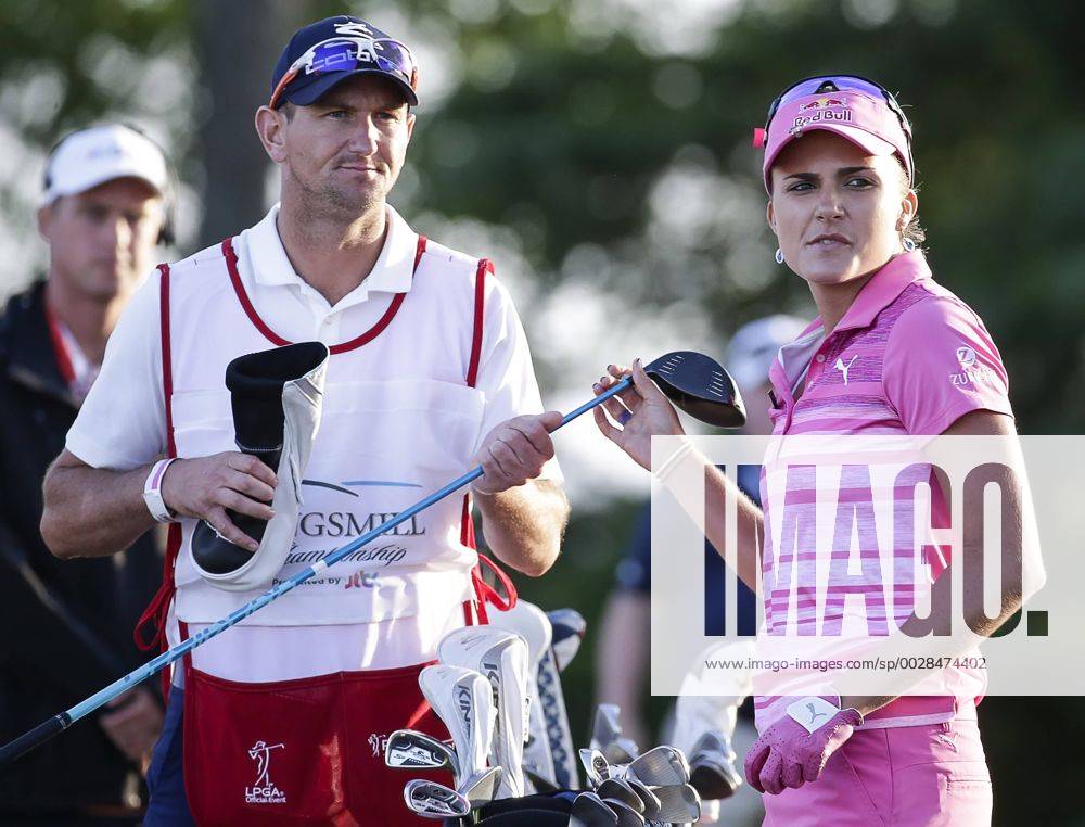 Lexi Thompson passes her driver to her caddie during the third round of the Kingsmill Championship on the Kingsmill Resort River Course in Williamsburg, Virginia. CSM LPGA Golf Damen 2017: Kingsmill Championship MAY 20 - ZUMAc04_ 20170520_zaf_c04_082
