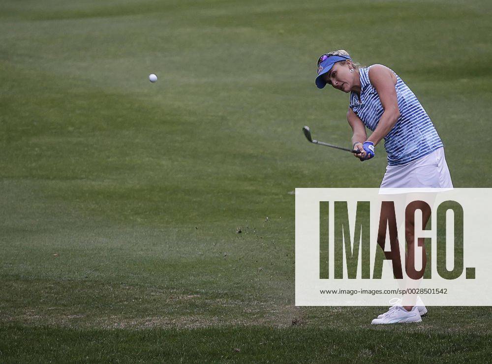 Lexi Thompson chips onto the 15th green during the final round of the Kingsmill Championship on the Kingsmill Resort River Course in Williamsburg, Virginia. CSM LPGA Golf Damen 2017: Kingsmill Championship Final Round MAY 21 - ZUMAc04_ 20170521_zaf_c04_131