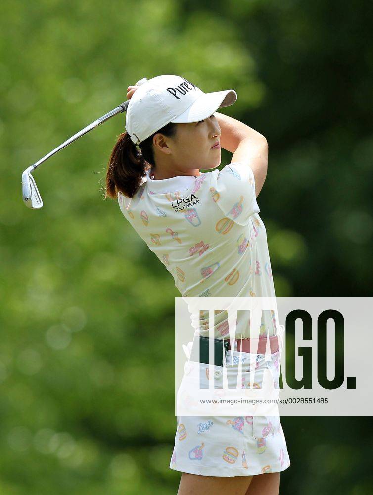 Ann Arbor, Michigan, United States - Jennifer Song of Ann Arbor, MI tees off on the third tee during the second round of the LPGA Golf Damen Volvik Championship at Travis Pointe Country Club, Ann Arbor, MI, USA Friday, May 26, 2017. LPGA Volvik Championship - Round Two - ZUMAn230 20170526_zaa_n230_489