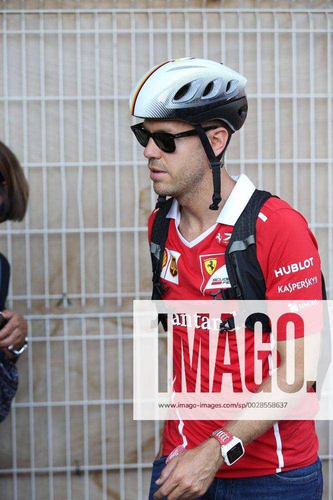 Sebastian Vettel (Scuderia Ferrari) mit Fahrradhelm, Grosser Preis von Monaco 2017, Motorsport, Formel 1, Qualifikation, 27.05.2017, Monte Carlo
