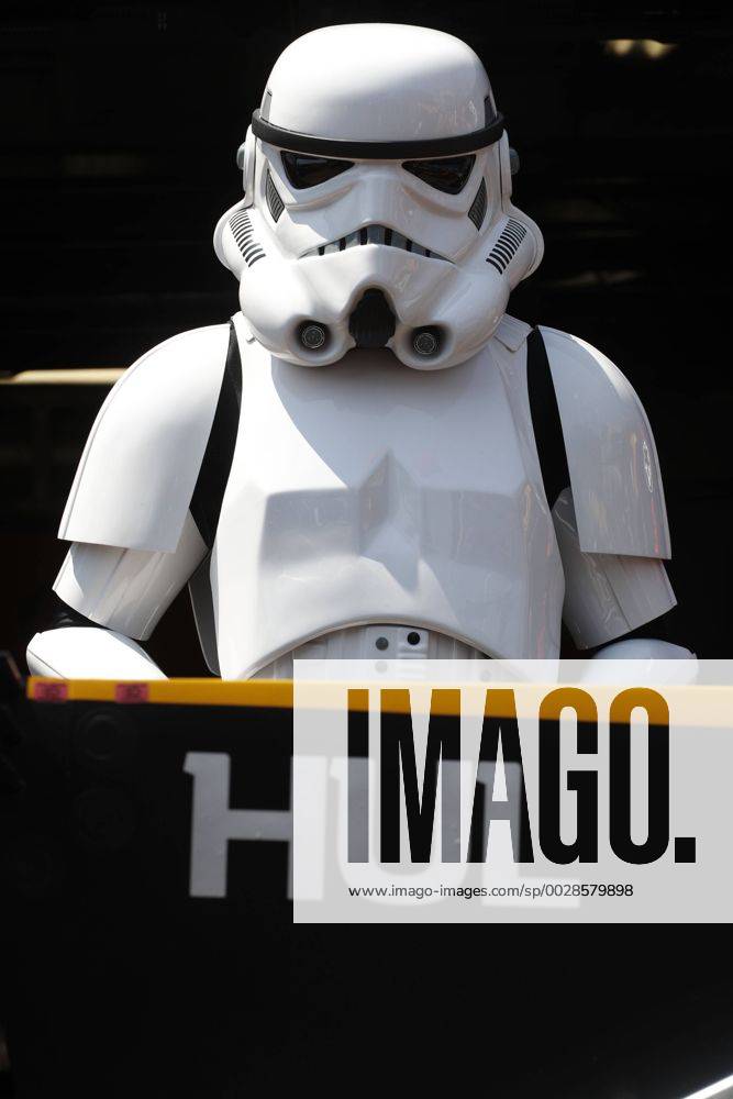 Motorsports: FIA Formula One World Championship WM Weltmeisterschaft 2017, Grand Prix of Monaco, Renault Team celebrates with characters from Star Wars 40 years since the first film release Monte Carlo Monaco ZWEIx