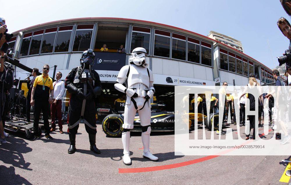 Motorsports: FIA Formula One World Championship WM Weltmeisterschaft 2017, Grand Prix of Monaco, Renault Team celebrates with characters from Star Wars 40 years since the first film release Monte Carlo Monaco ZWEIx