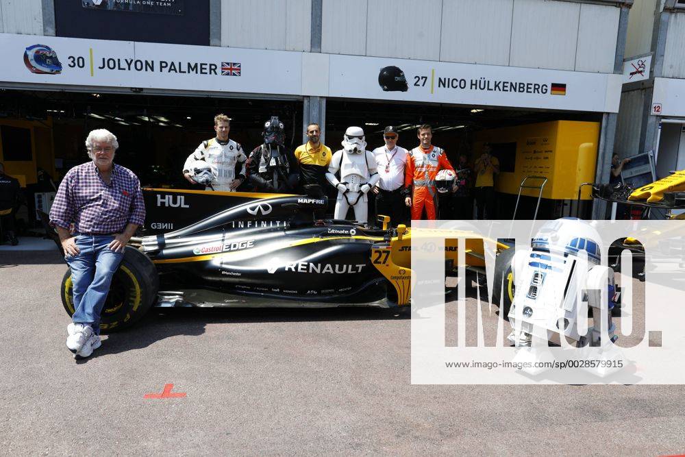 Motorsports: FIA Formula One World Championship WM Weltmeisterschaft 2017, Grand Prix of Monaco, Renault Team celebrates with characters from Star Wars 40 years since the first film release, George Lucas, 27 Nico Hulkenberg (GER, Renault F1 Team), 30 Jolyon Palmer (GBR, Renault Sport F1 Team), Monte Carlo Monaco ZWEIx