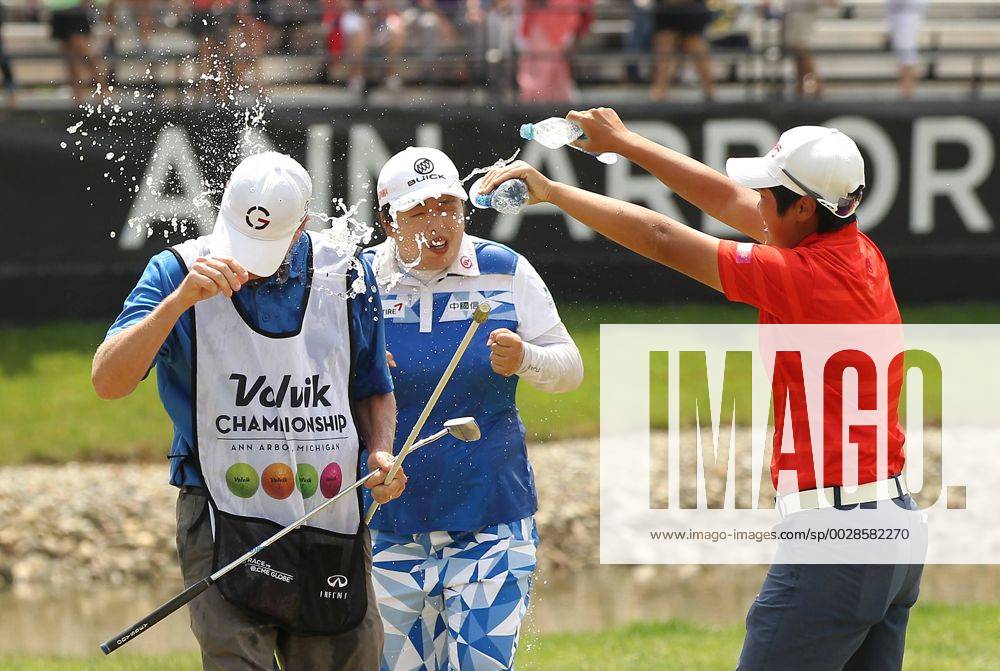 Ann Arbor, Michigan, United States - Shanshan Feng of China is showered with water by Haru Nomura of Japan after winning the Volvik Championship during the final round of the Volvik Championship held at.Travis Pointe Country Club, Ann Arbor, MI, USA Sunday, May 28, 2017. LPGA Golf Damen Volvik Championship - ZUMAn230 20170528_zaa_n230_272