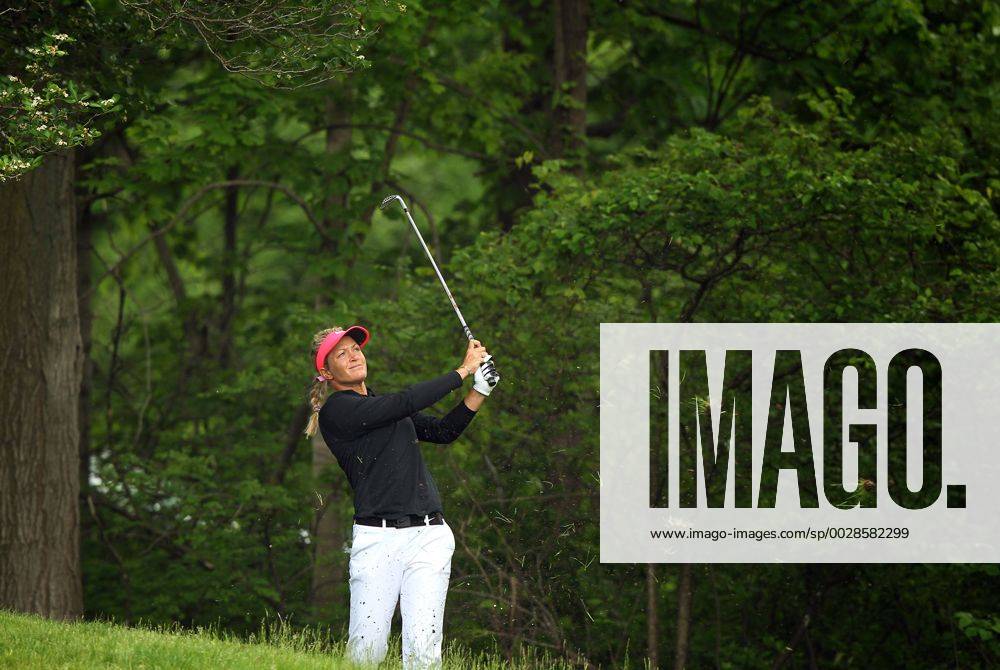 Ann Arbor, Michigan, United States - Suzann Pettersen of Norway hits out of the rough toward the 8th green during the final round of the LPGA Golf Damen Volvik Championship at Travis Pointe Country Club, Ann Arbor, MI, USA Sunday, May 28, 2017. LPGA Volvik Championship - ZUMAn230 20170528_zaa_n230_266