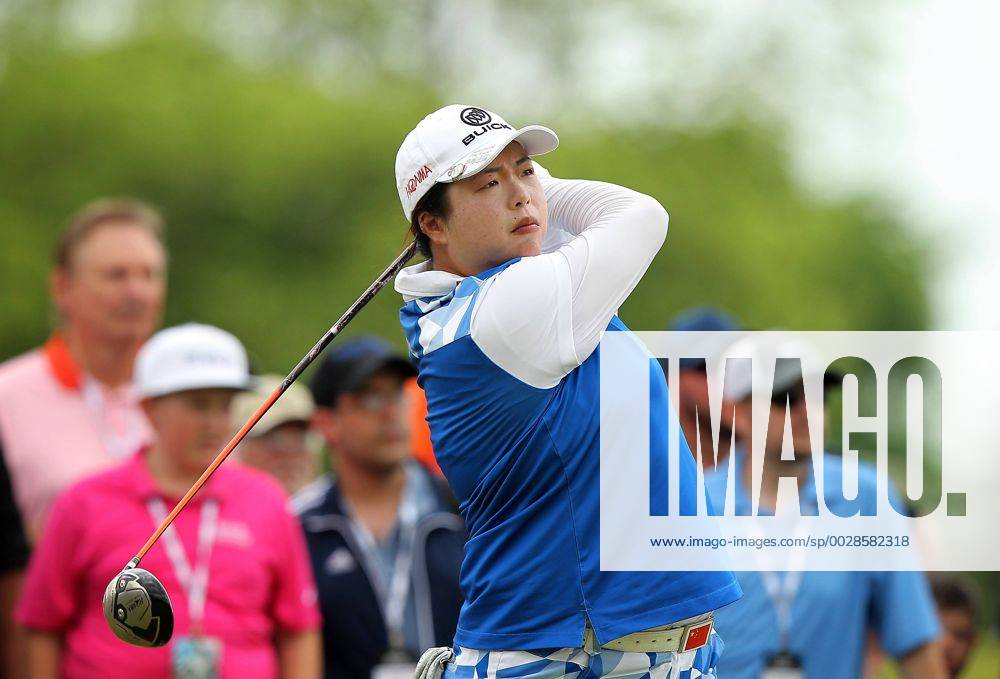 Ann Arbor, Michigan, United States - Shanshan Feng of China tees off on the 17th tee during the final round of the LPGA Golf Damen Volvik Championship at Travis Pointe Country Club, Ann Arbor, MI, USA Sunday, May 28, 2017. LPGA Volvik Championship - ZUMAn230 20170528_zaa_n230_270
