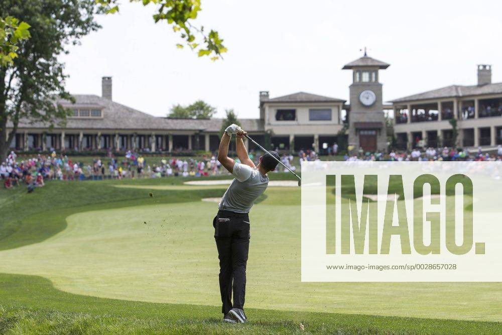 DUBLIN, OH - JUNE 04: PGA Golf Herren golfer Patrick Rodgers hits his second shot on the 18th hole during the Memorial Tournament - Final Round on June 4, 2017 at Muirfield Village Golf Club in Dublin, Ohio (Photo by Khris Hale Icon Sportswire) GOLF: JUN 04 PGA - the Memorial Tournament - Final Round Icon170604059