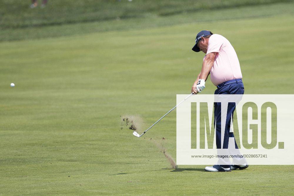 DUBLIN, OH - JUNE 04: PGA Golf Herren golfer Jason Dufner hitting from the fairway during the Memorial Tournament - Final Round on June 4, 2017 at Muirfield Village Golf Club in Dublin, Ohio (Photo by Khris Hale Icon Sportswire) GOLF: JUN 04 PGA - the Memorial Tournament - Final Round Icon170604084