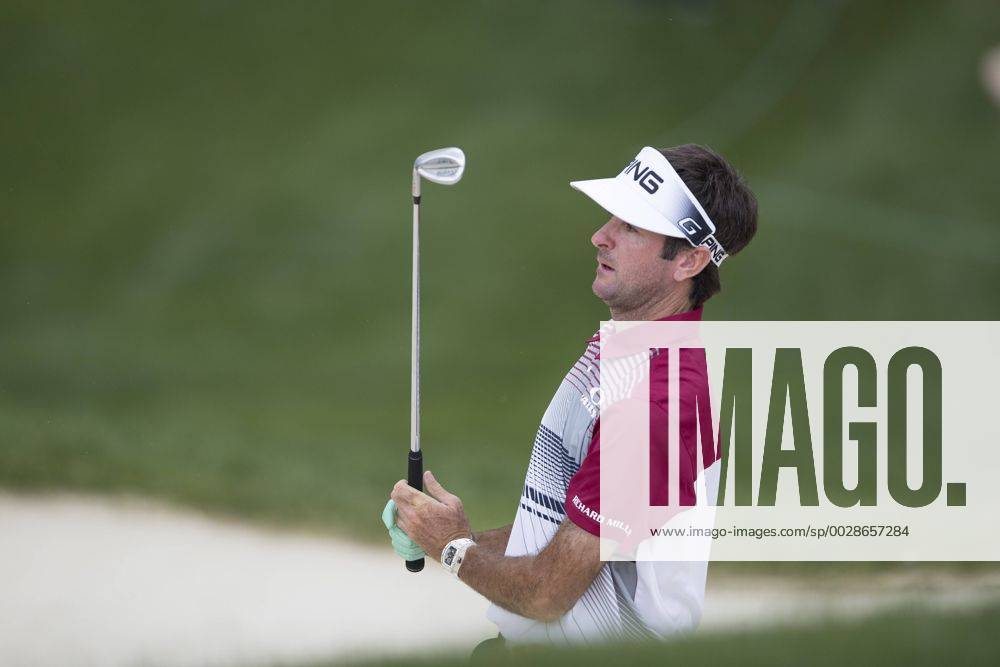 DUBLIN, OH - JUNE 04: PGA Golf Herren golfer Bubba Watson watches the results of his shot out of the bunker during the Memorial Tournament - Final Round on June 4, 2017 at Muirfield Village Golf Club in Dublin, Ohio (Photo by Khris Hale Icon Sportswire) GOLF: JUN 04 PGA - the Memorial Tournament - Final Round Icon170604093