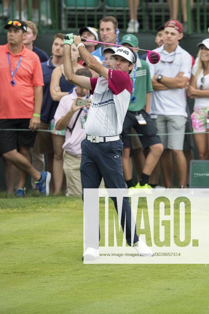 DUBLIN, OH - JUNE 04: PGA Golf Herren golfer Bubba Watson drives the ball on the 15th hole in the rain during the Memorial Tournament - Final Round on June 4, 2017 at Muirfield Village Golf Club in Dublin, Ohio (Photo by Khris Hale Icon Sportswire) GOLF: JUN 04 PGA - the Memorial Tournament - Final Round Icon170604101