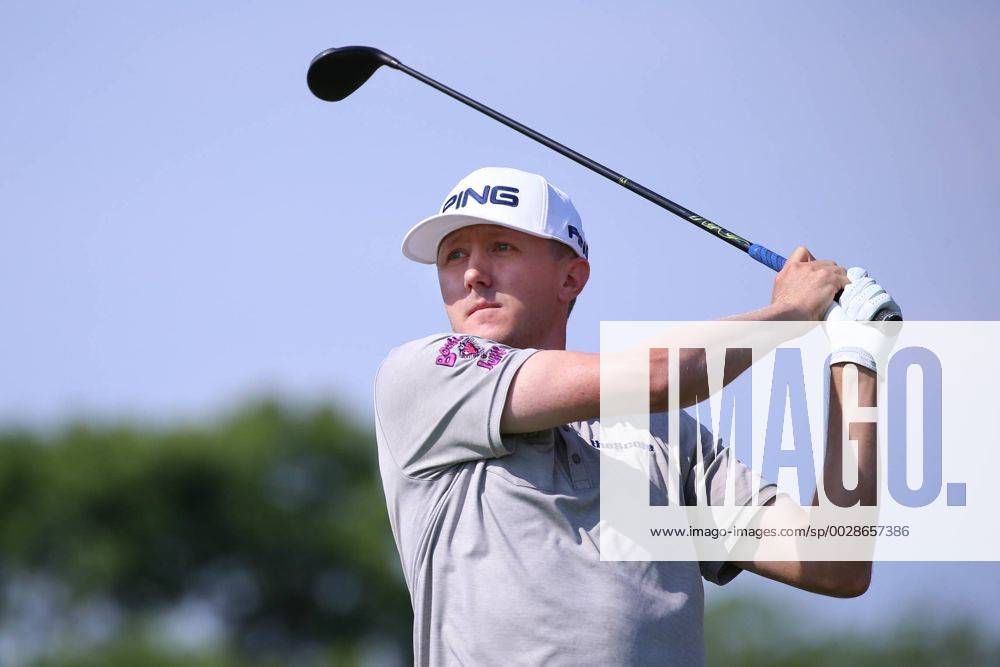 DUBLIN, OH - JUNE 04: Mackenzie Hughes of Canada hits a tee shot on the first hole during the final round of The Memorial Tournament on June 4th 2017, at the Muirfield Village Golf Club in Dublin, OH. (Photo by Ian Johnson Icon Sportswire) GOLF: JUN 04 PGA Golf Herren - the Memorial Tournament - Final Round Icon170604011