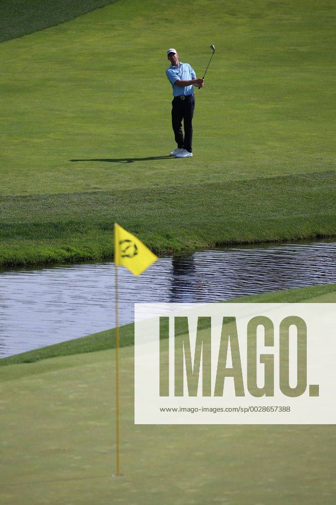 DUBLIN, OH - JUNE 04: Vaughn Taylor hits a approach shot on the 9th hole during the final round of The Memorial Tournament on June 4th 2017, at the Muirfield Village Golf Club in Dublin, OH. (Photo by Ian Johnson Icon Sportswire) GOLF: JUN 04 PGA Golf Herren - the Memorial Tournament - Final Round Icon170604013