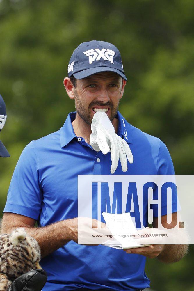DUBLIN, OH - JUNE 04: PGA Golf Herren golfer Charl Schwartzel waits to tee off on the first hole during the Memorial Tournament - Final Round on June 04, 2017 at Muirfield Village Golf Club in Dublin, Ohio (Photo by Brian Spurlock Icon Sportswire) GOLF: JUN 04 PGA - the Memorial Tournament - Final Round Icon1706040310