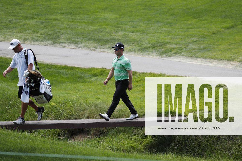 DUBLIN, OH - JUNE 04: PGA Golf Herren golfer David Lingmerth walks across a bridge on the second hole during the Memorial Tournament - Final Round on June 04, 2017 at Muirfield Village Golf Club in Dublin, Ohio (Photo by Brian Spurlock Icon Sportswire) GOLF: JUN 04 PGA - the Memorial Tournament - Final Round Icon1706040331