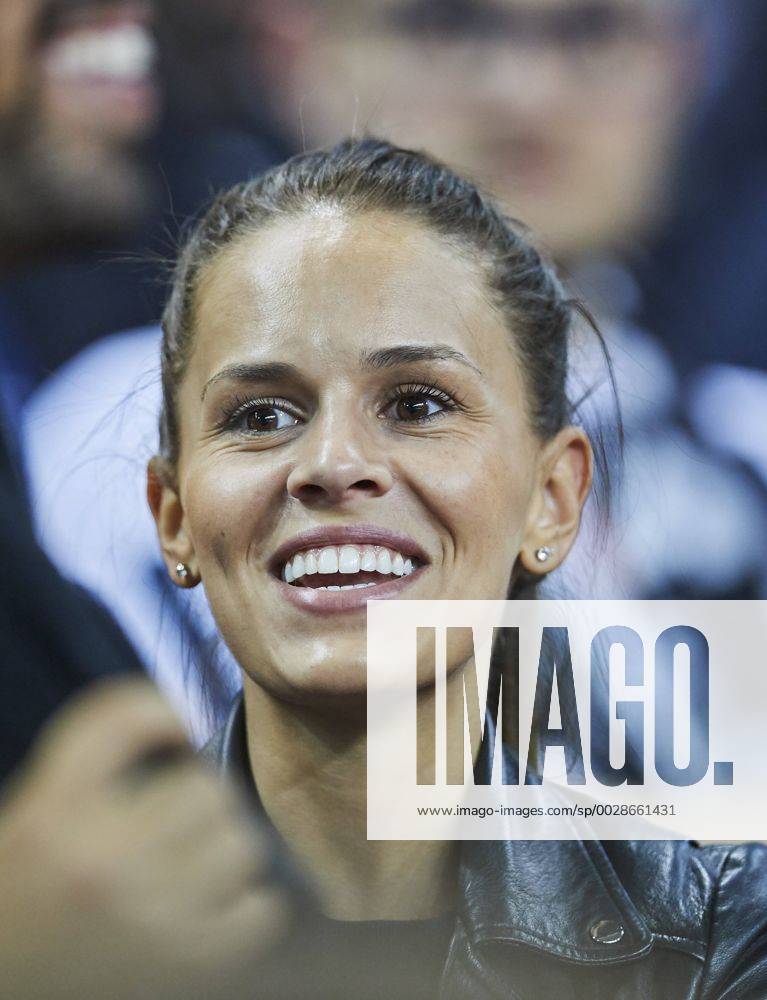 Amelia, Freundin von Rani KHEDIRA, RB Leipzig 6 Spielerfrau, junge hübsche Frau, Maedchen, sexy, aufreizend, Figur, hübsch, lacht, attraktiv, Mode, fashion, Schmuck, Tasche, Schminke, REAL MADRID - JUVENTUS TURIN 3-1 Football UEFA Champions League, Final, Cardiff, Wales, Great Britain, June 03, 2017 CL Saison 2016 2017